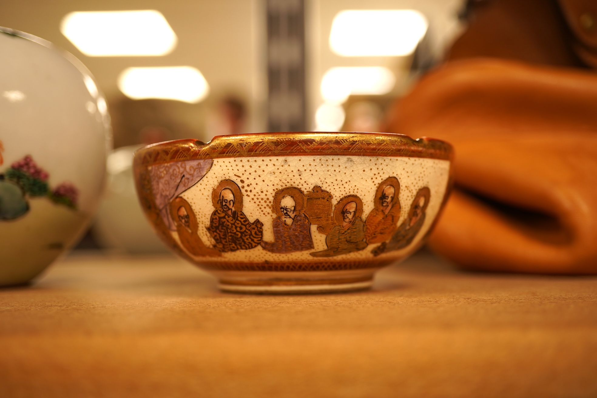 A mixed group of Chinese and Japanese ceramics (6)